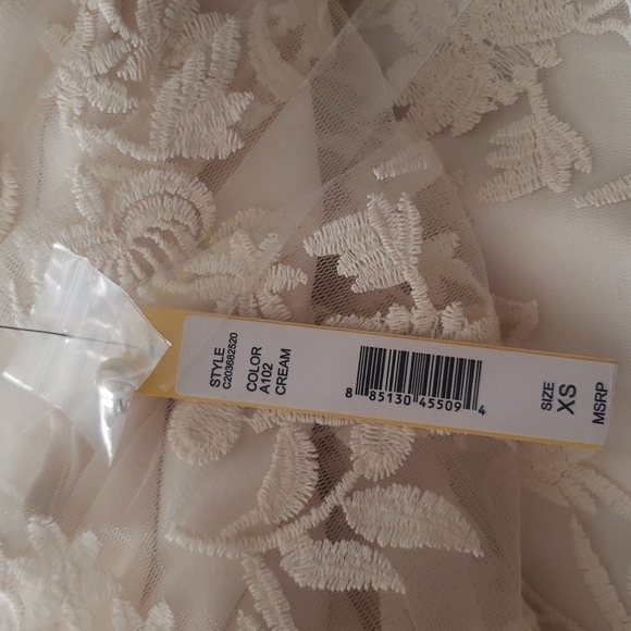 2X HP. ALICE And Olivia Darcy Lace Layover Dress - Picture 11 of 13